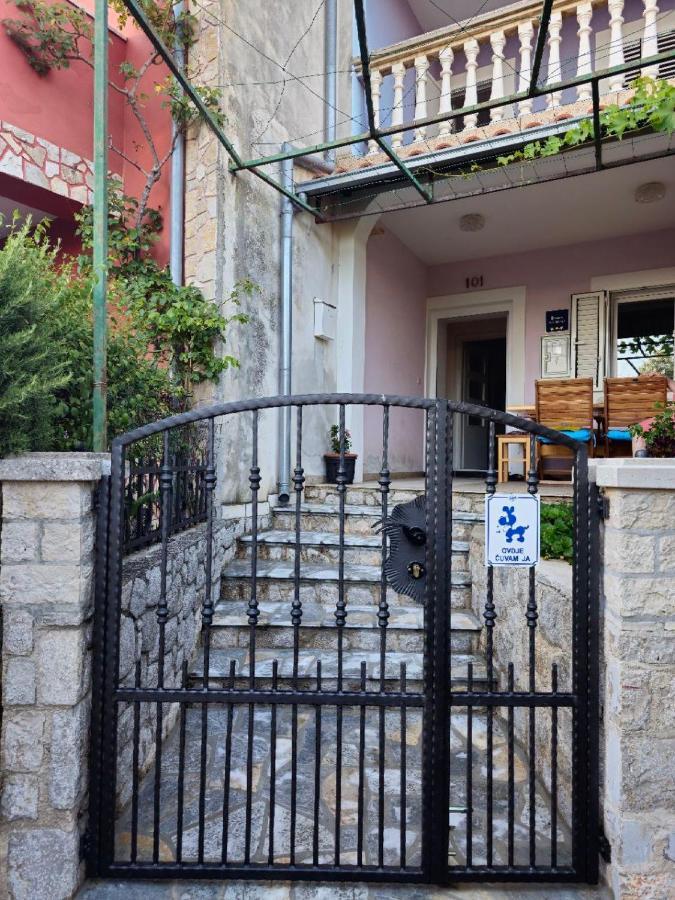 Apartman Lila Čunski Exteriör bild