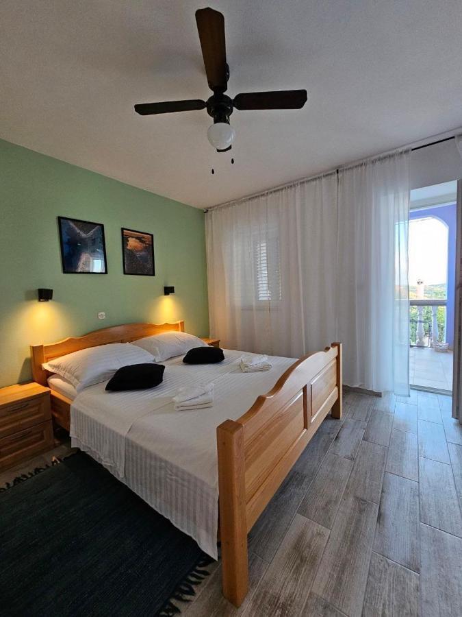 Apartman Lila Čunski Exteriör bild