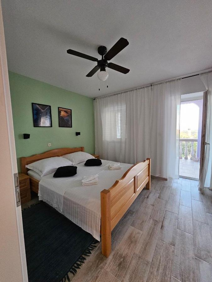 Apartman Lila Čunski Exteriör bild