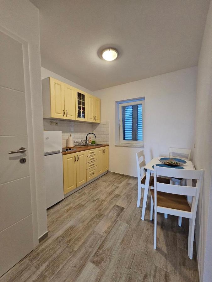 Apartman Lila Čunski Exteriör bild