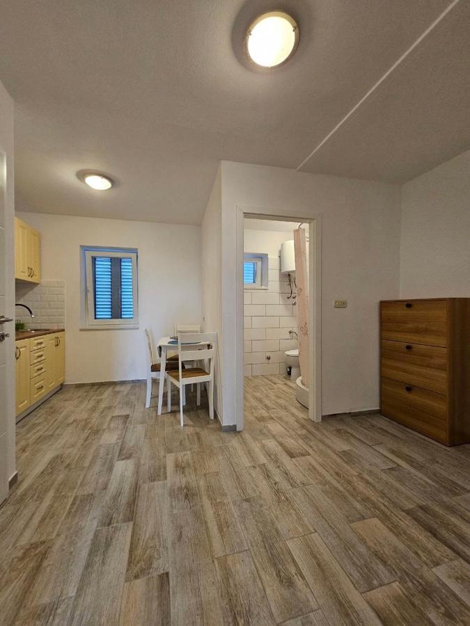 Apartman Lila Čunski Exteriör bild